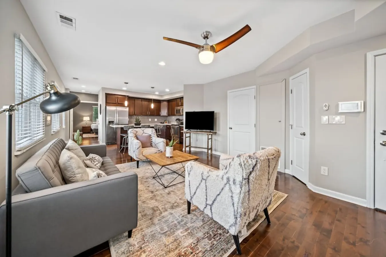 Classy 2BR Condo Near City Centre OTR, UC, Zoo 9