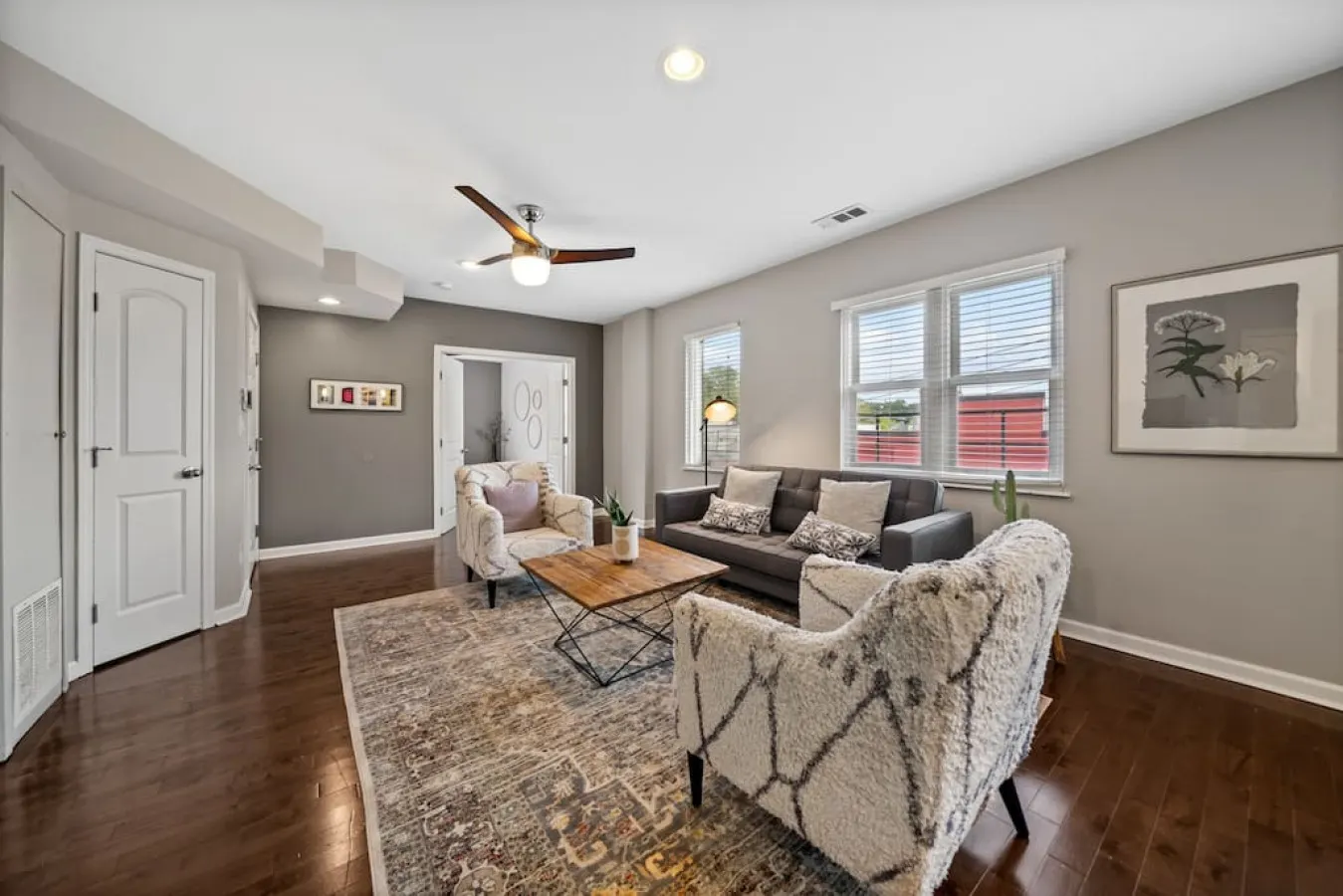 Classy 2BR Condo Near City Centre OTR, UC, Zoo 10