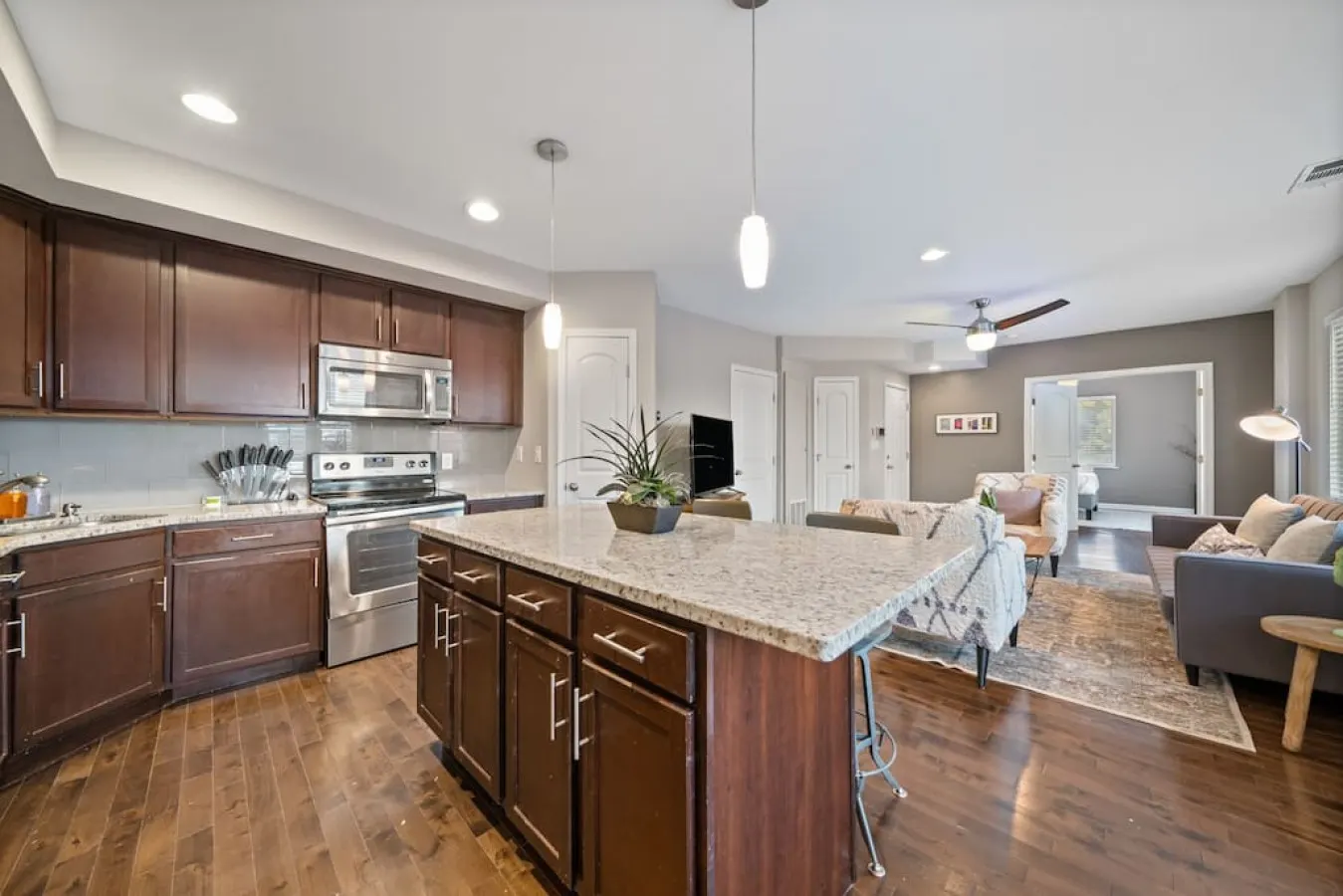 Classy 2BR Condo Near City Centre OTR, UC, Zoo 14