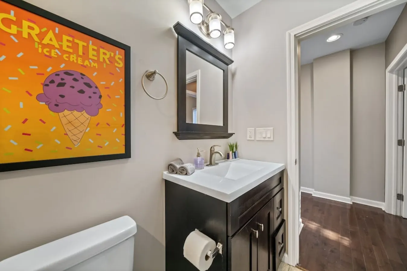 Classy 2BR Condo Near City Centre OTR, UC, Zoo 20
