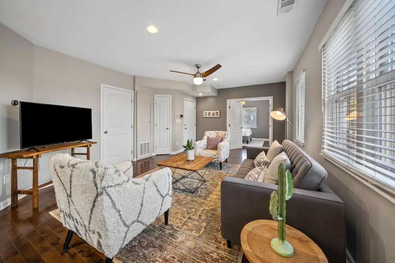 Classy 2BR Condo Near City Centre OTR, UC, Zoo 7