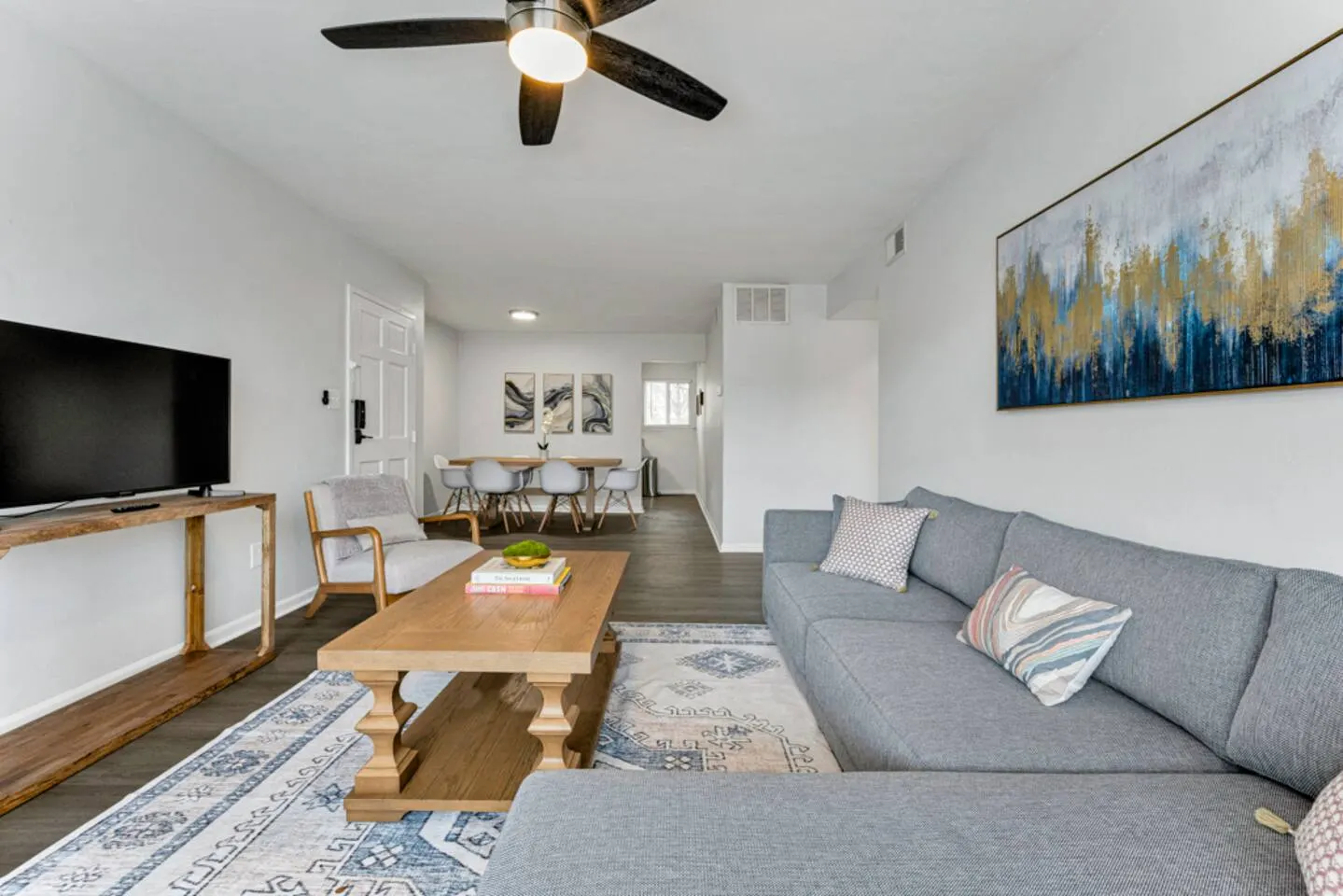 Spacious 3BR Near Oceanfront • Extended Stay — photo 2