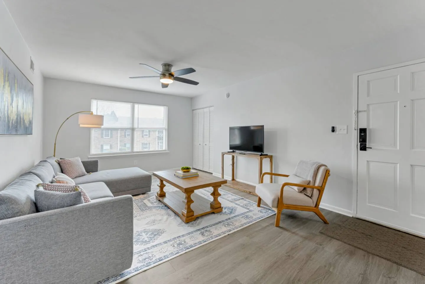 Spacious 3BR Near Oceanfront • Extended Stay — photo 5