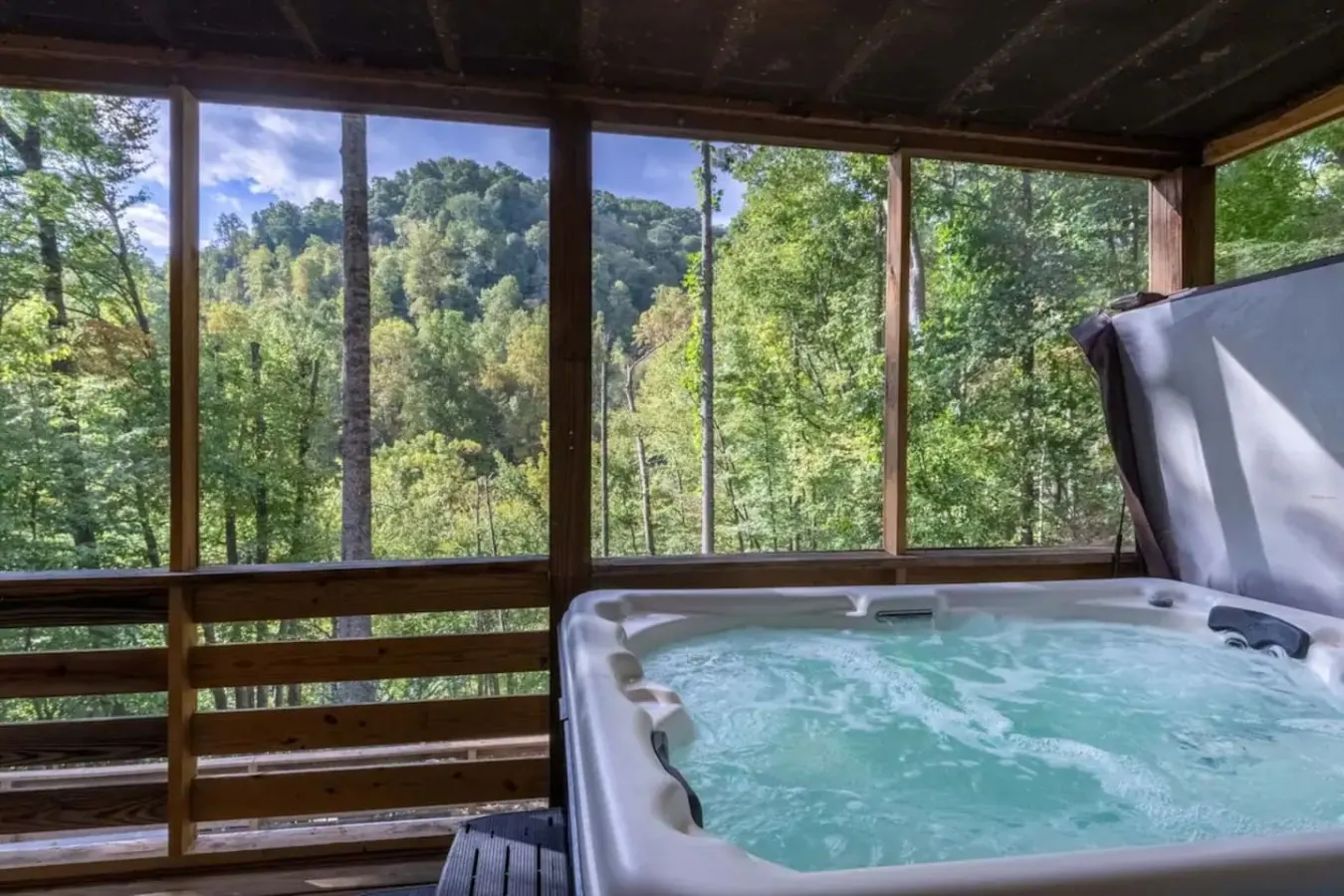 Crashing Creek Cabin | Hot Tub w/ Mtn Views & King