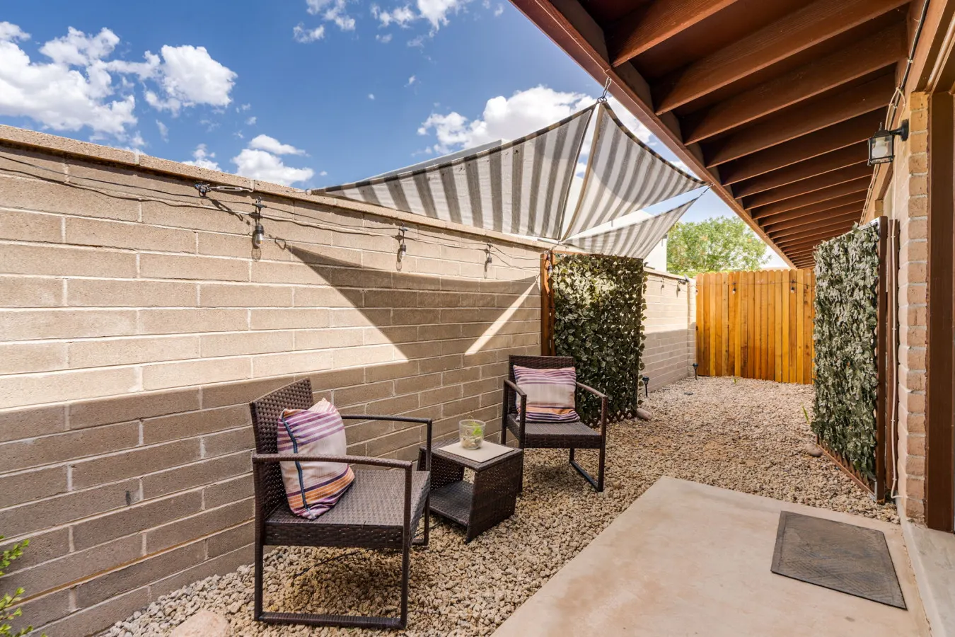 Beautiful Country Club Retreat 20