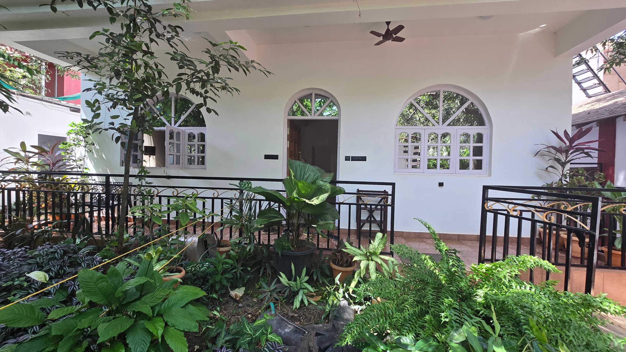The Lazy Leaf 4BHK Private Compound Anjuna 9