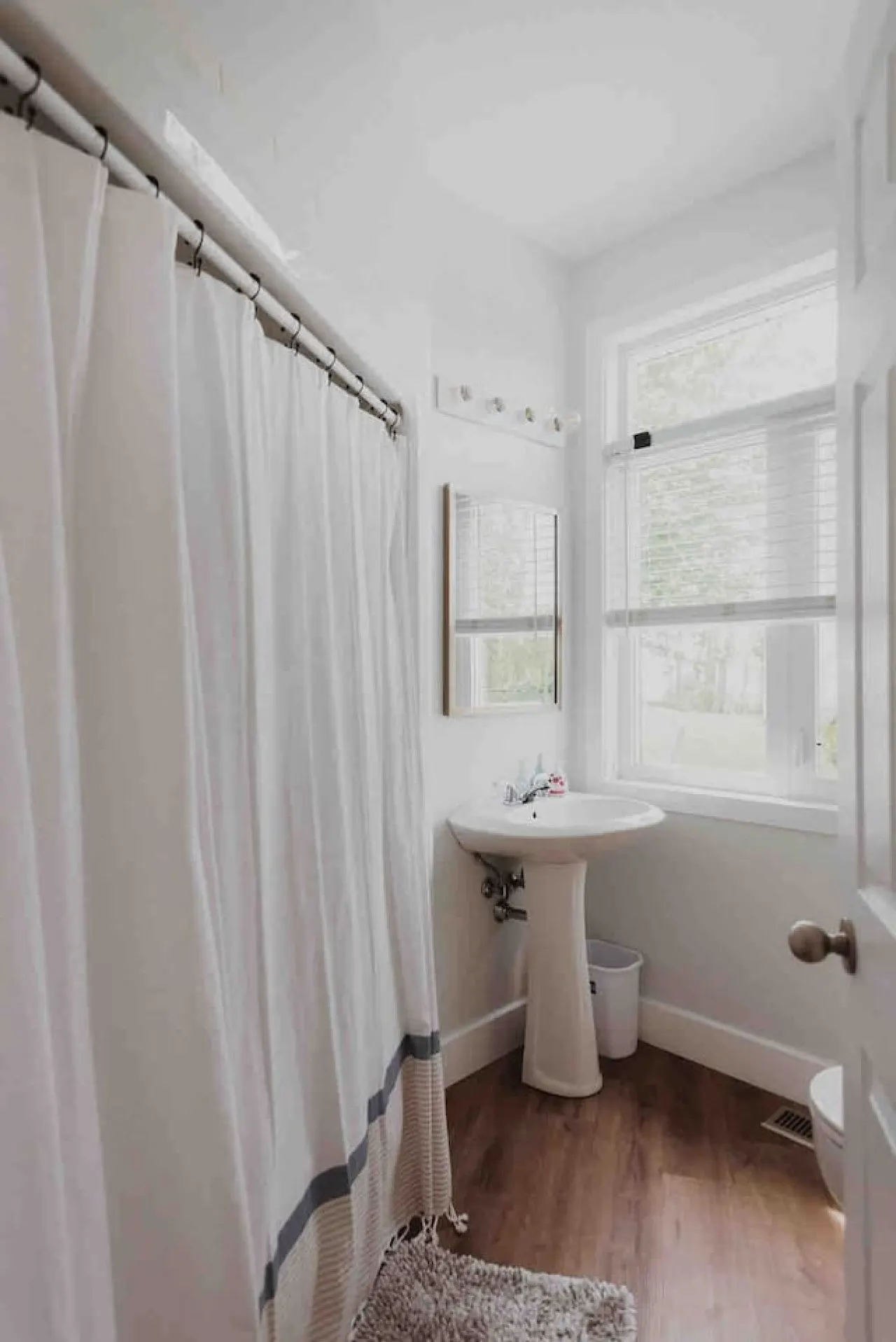 Sparks Waterfront Cottages- Blue Point Bay 10