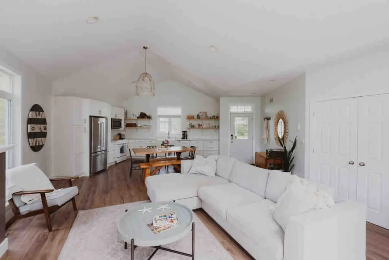 Sparks Waterfront Cottages- Blue Point Bay 7
