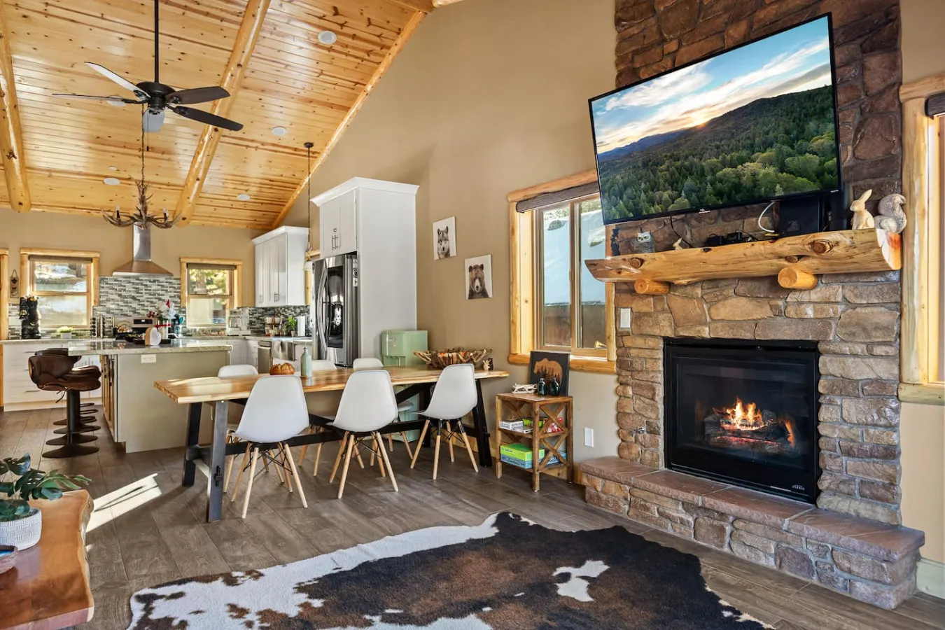 High Altitude Modern Retreat, Game Room & Hot Tub 11