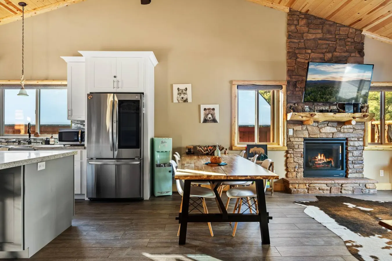 High Altitude Modern Retreat, Game Room & Hot Tub 12