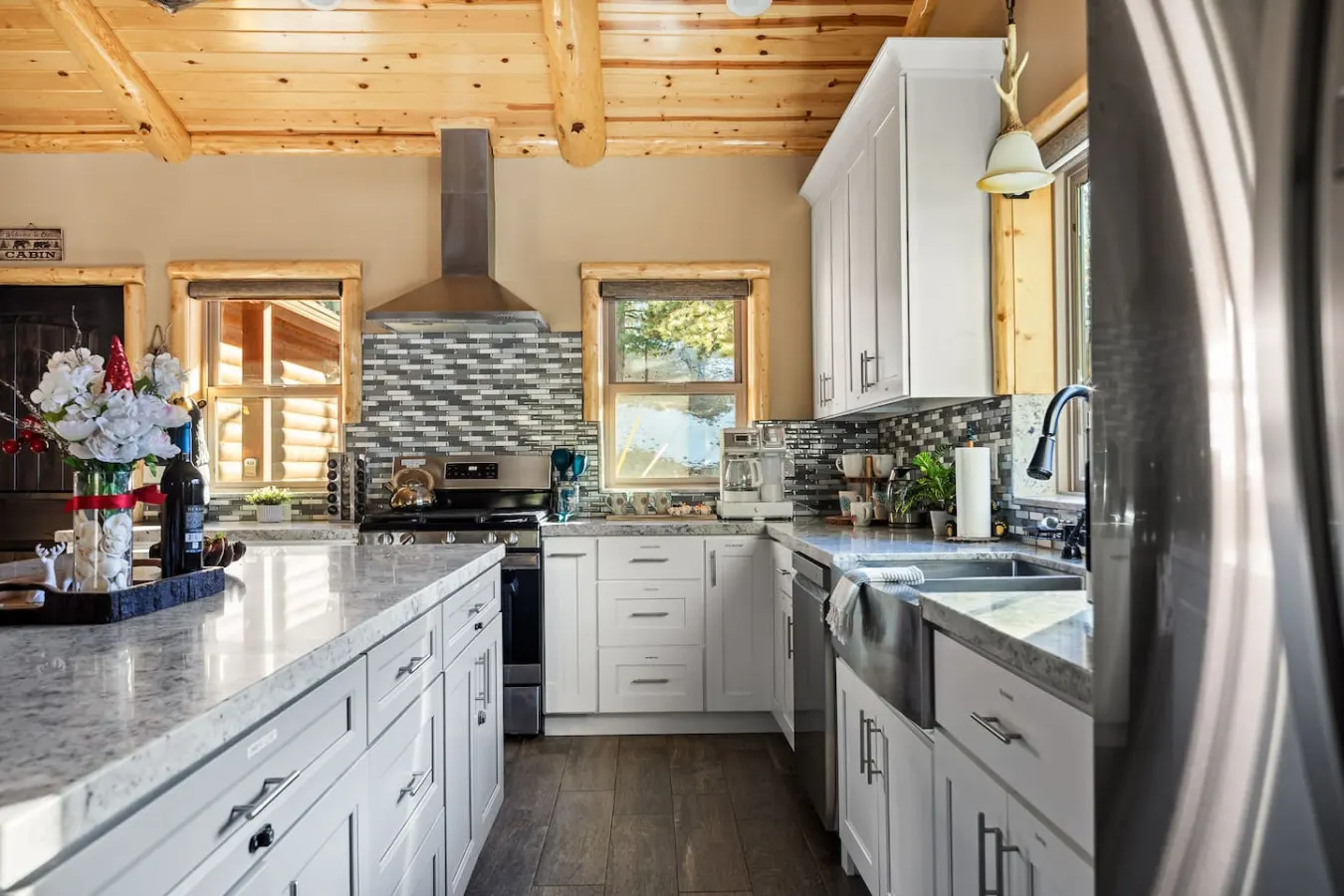 High Altitude Modern Retreat, Game Room & Hot Tub 8