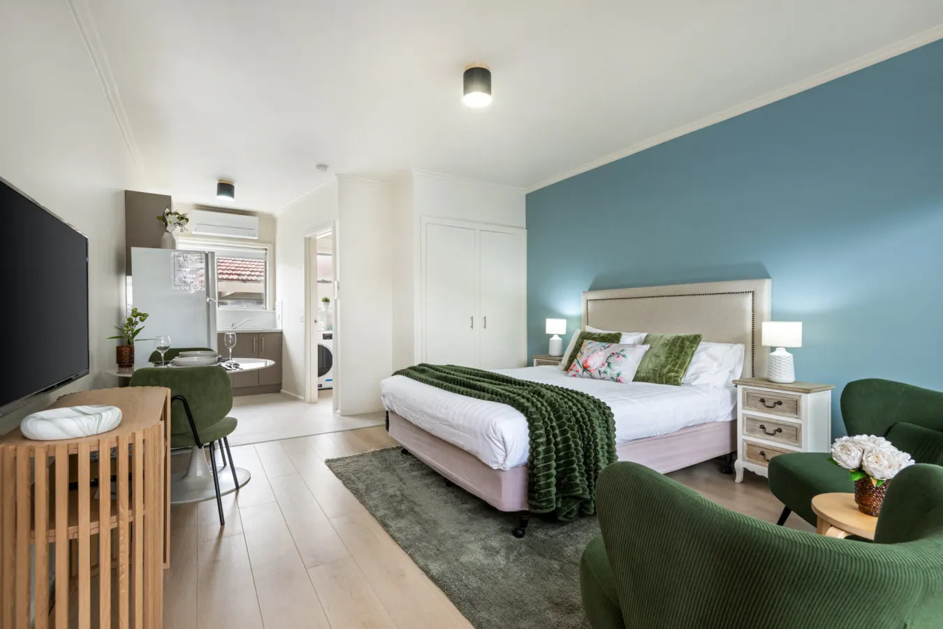 Convenient across from Geelong Hospital