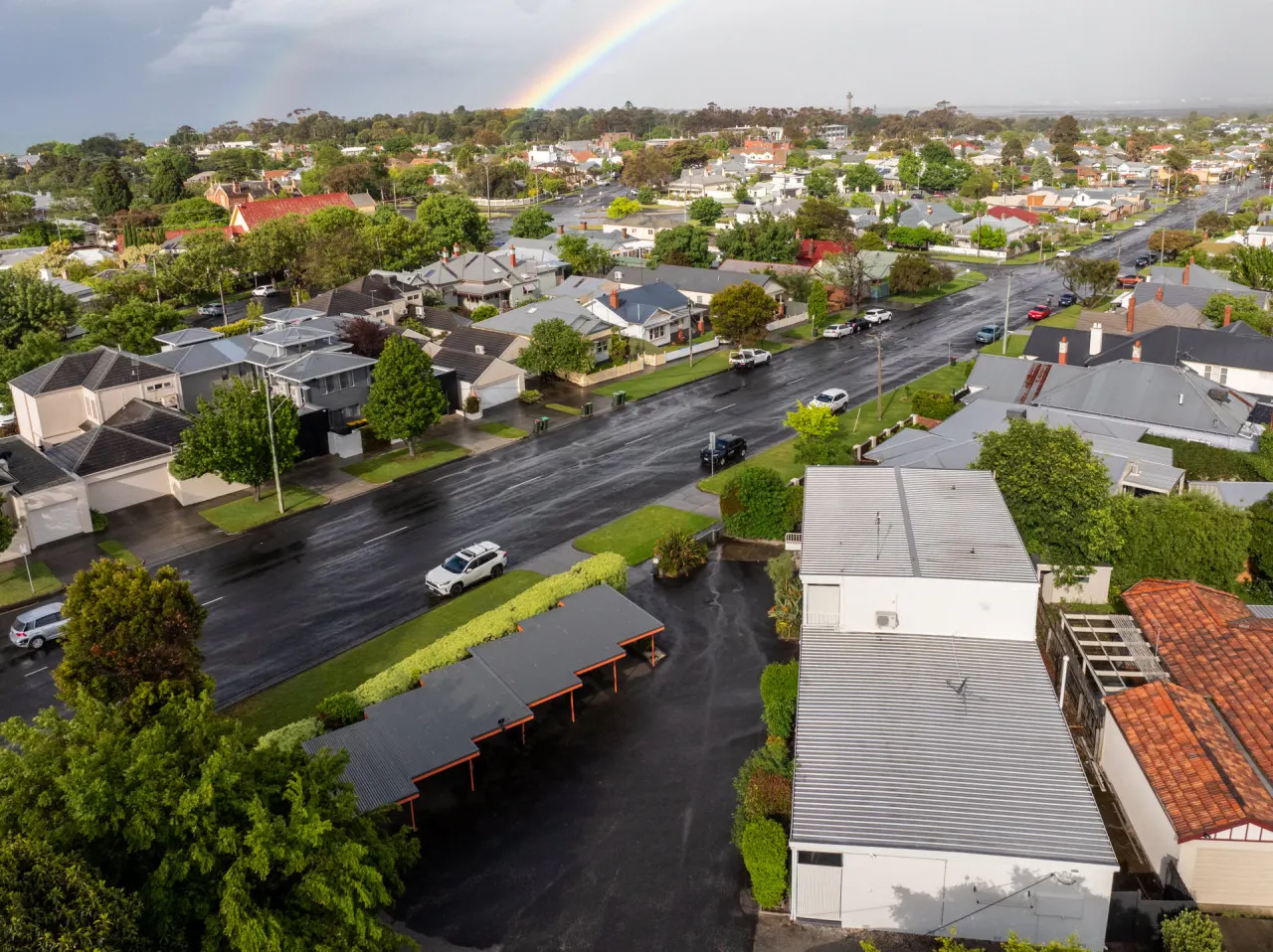 Convenient across from Geelong Hospital 10