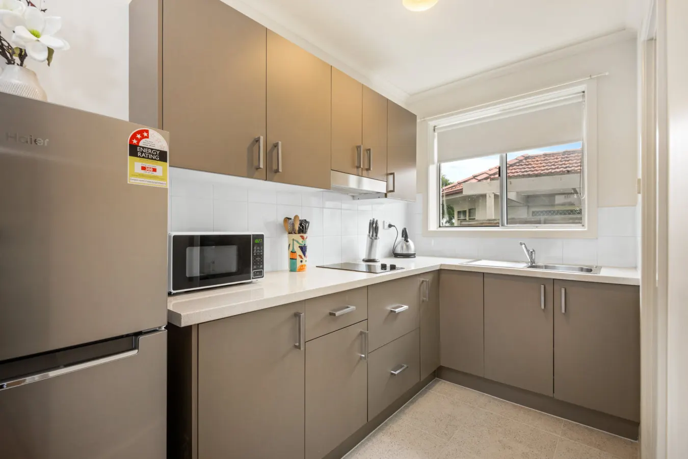 Convenient across from Geelong Hospital — photo 4