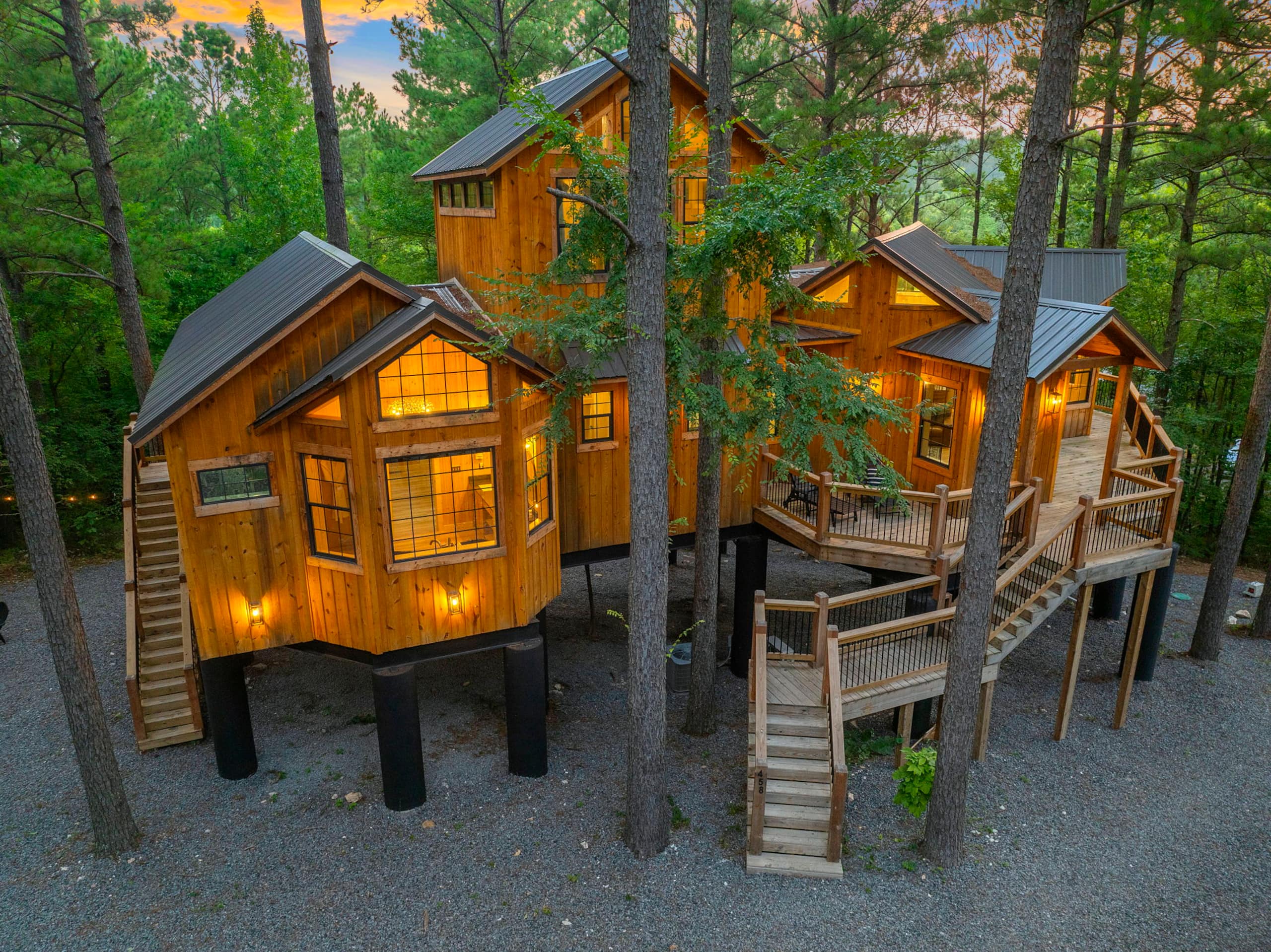Wildberry Treehouse (Berry Creek Cabins)