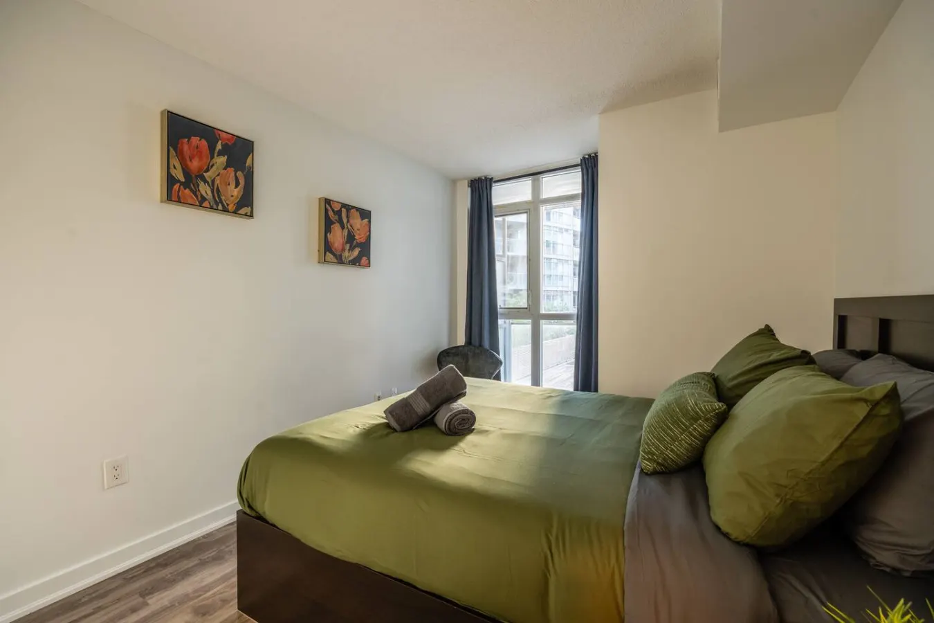 Modern 1BR Condo Sleeps 4 Free Parking 13
