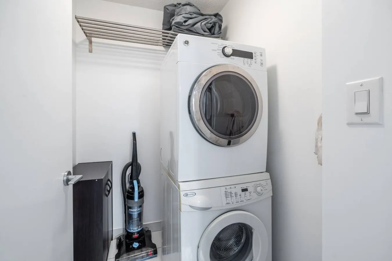 Modern 1BR Condo Sleeps 4 Free Parking 15