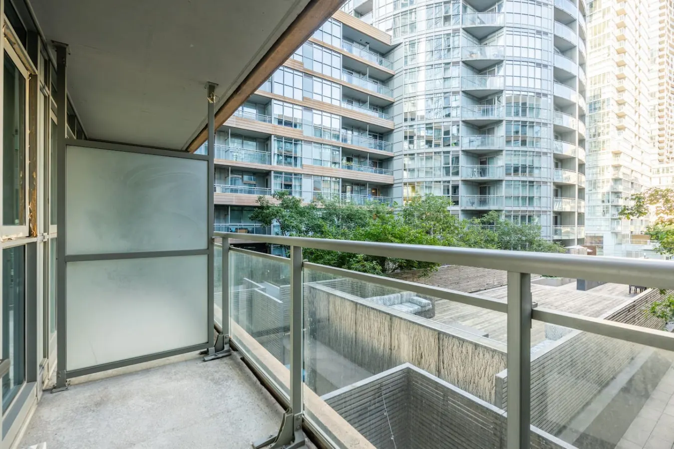 Modern 1BR Condo Sleeps 4 Free Parking 16