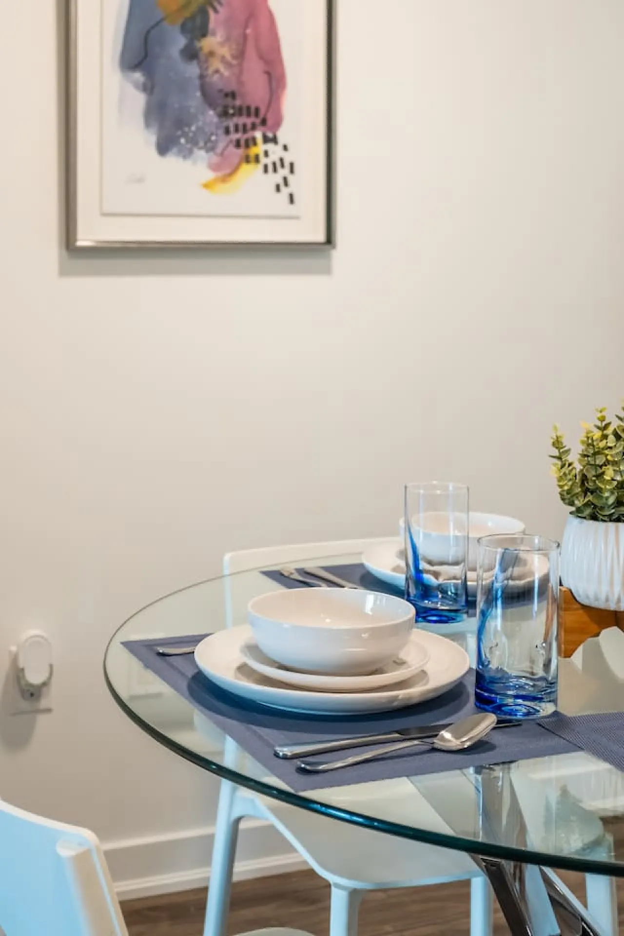 Modern 1BR Condo Sleeps 4 Free Parking 18