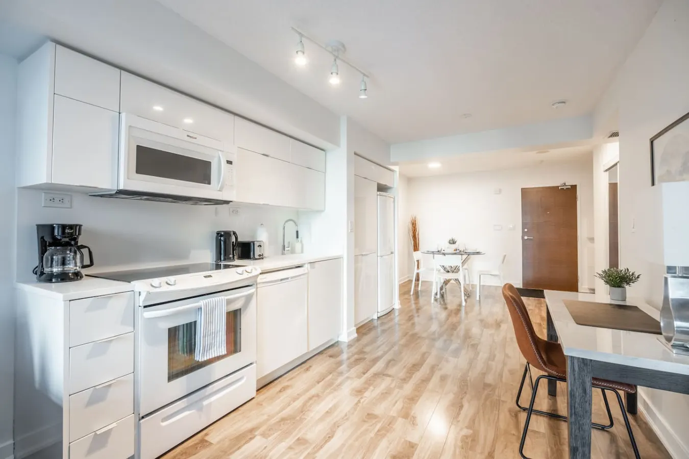Modern 1BR Condo Sleeps 4 Free Parking 3