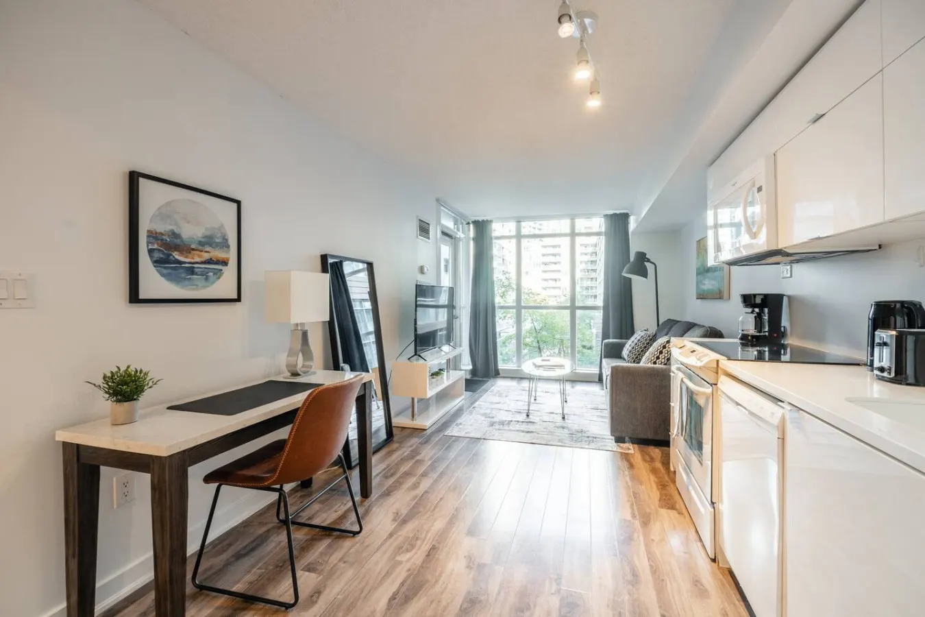 Modern 1BR Condo Sleeps 4 Free Parking 4