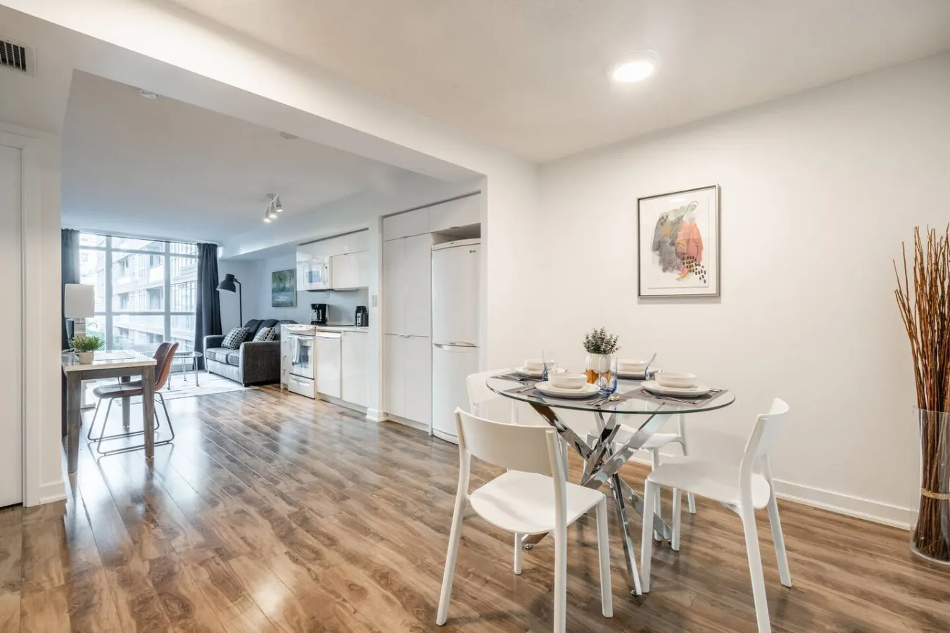 Modern 1BR Condo Sleeps 4 Free Parking 6