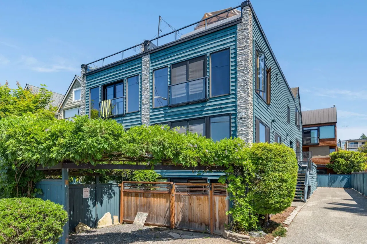 130 - Rooftop Deck 180° Lake Views! 2