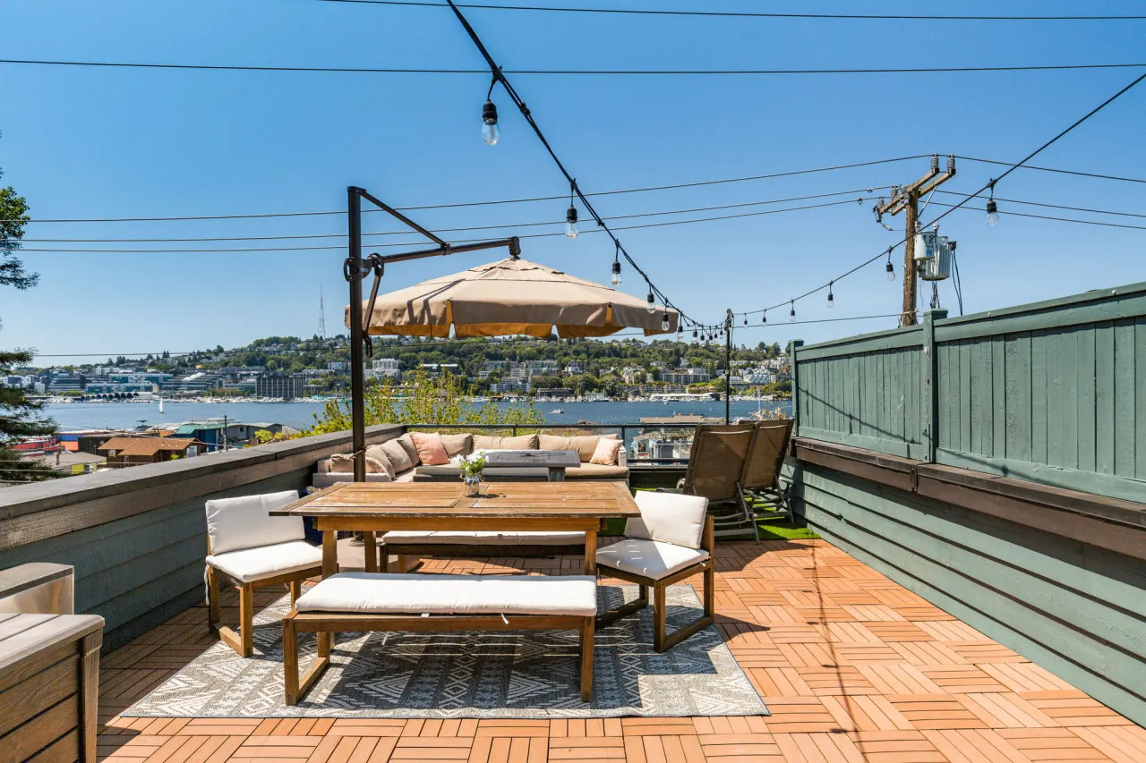 130 - Rooftop Deck 180° Lake Views! 9