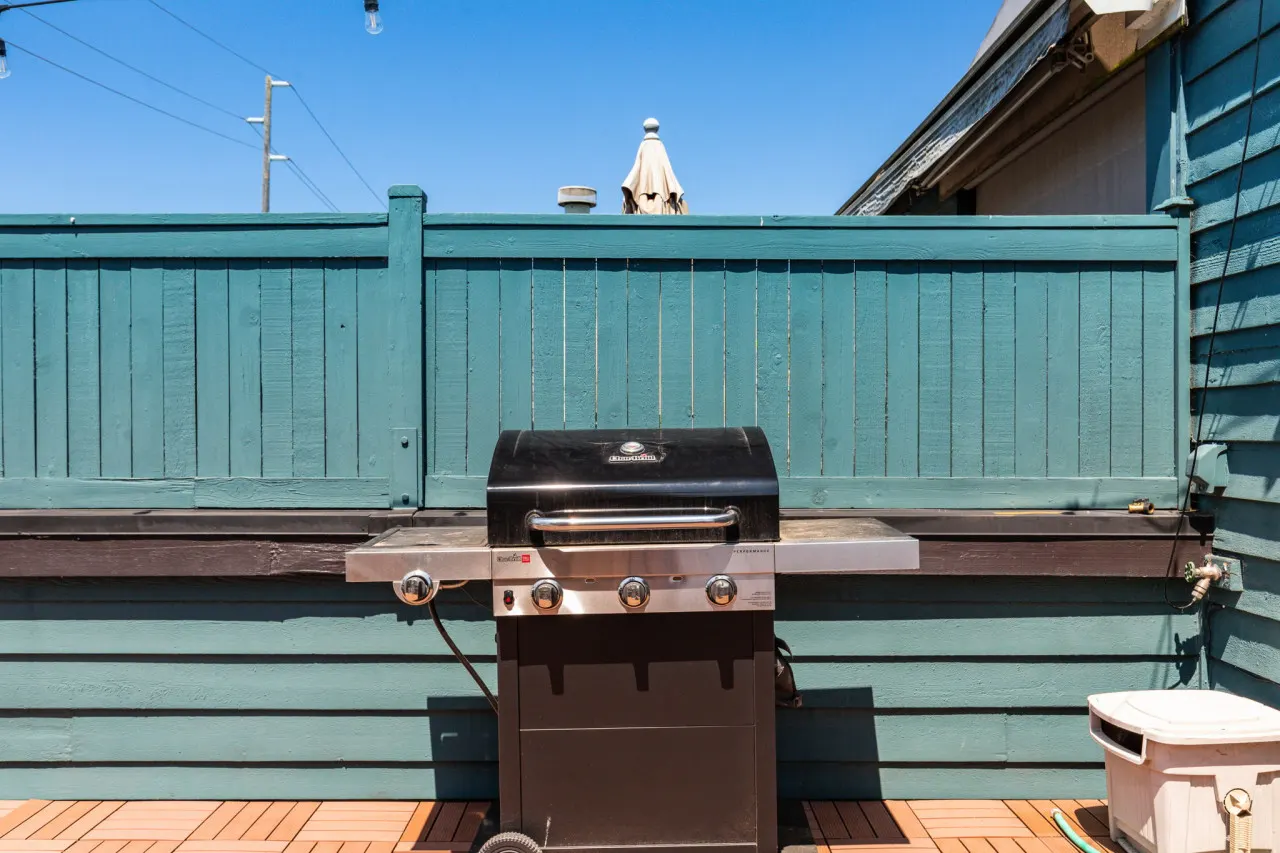 130 - Rooftop Deck 180° Lake Views! 10