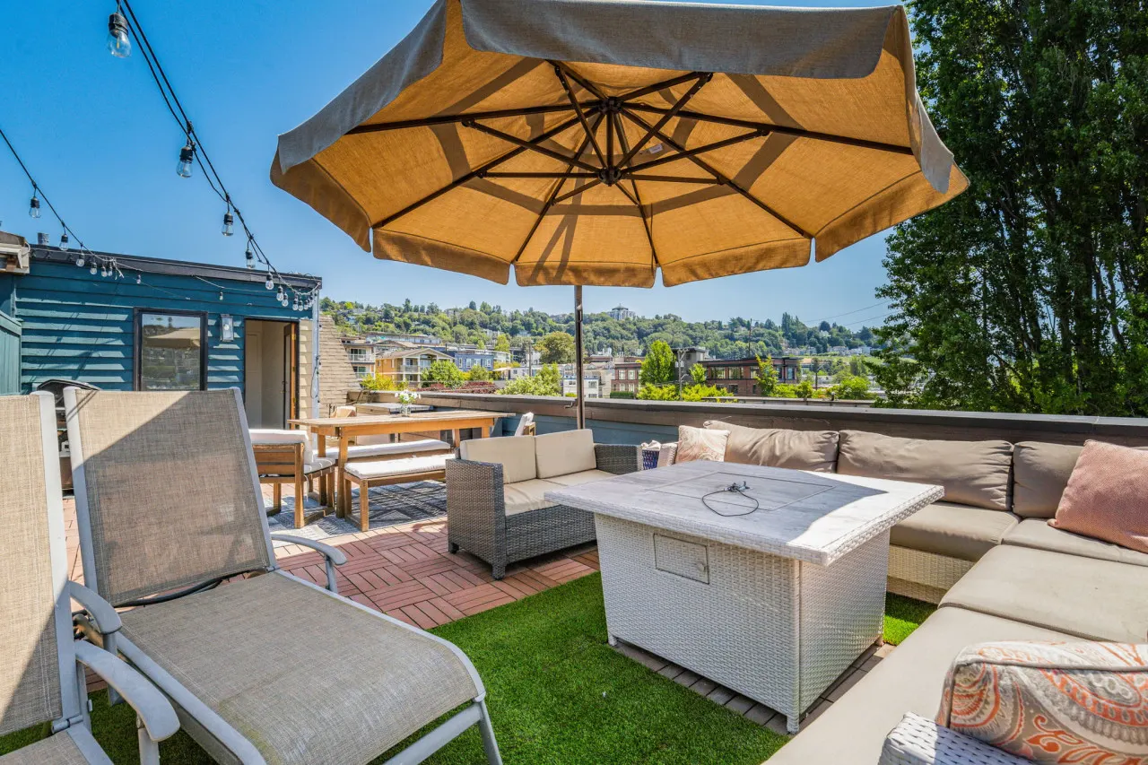 130 - Rooftop Deck 180° Lake Views! 11