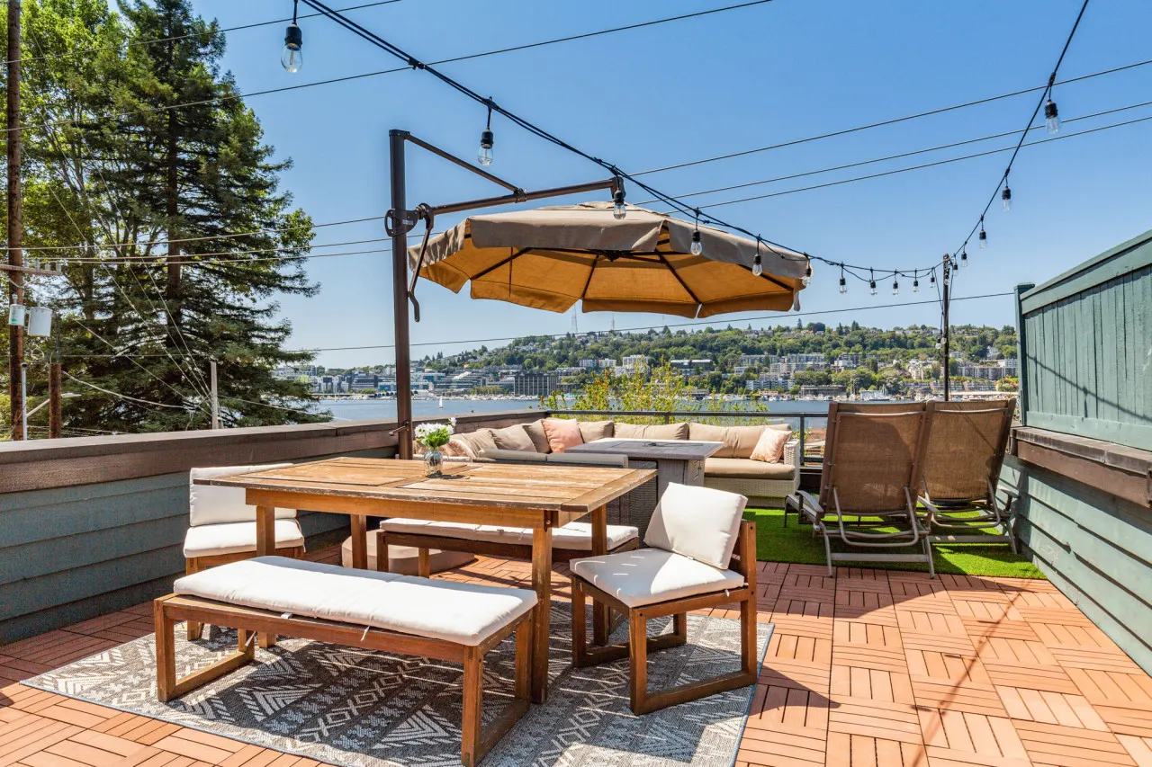 130 - Rooftop Deck 180° Lake Views! 12
