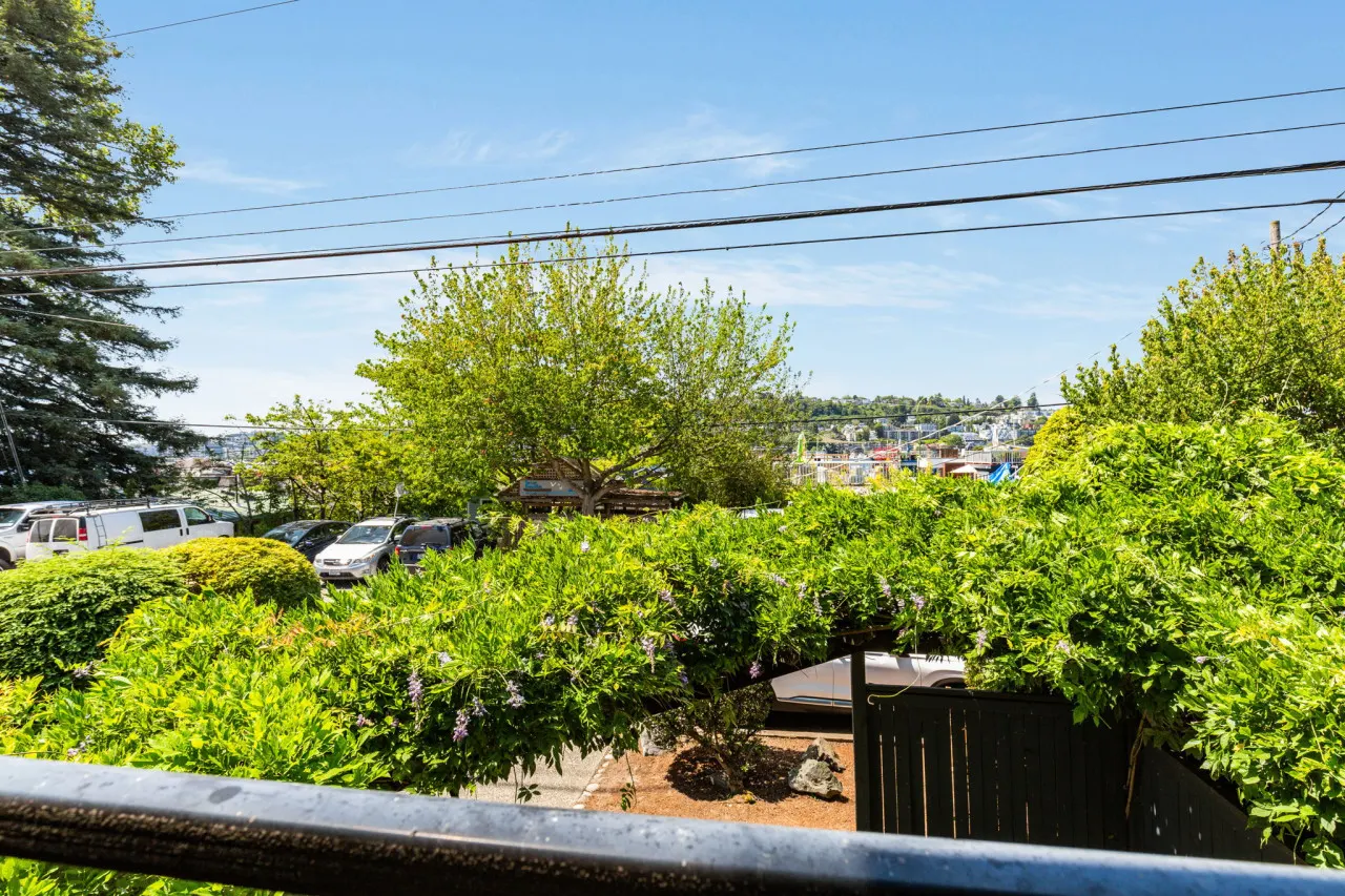 130 - Rooftop Deck 180° Lake Views! 14