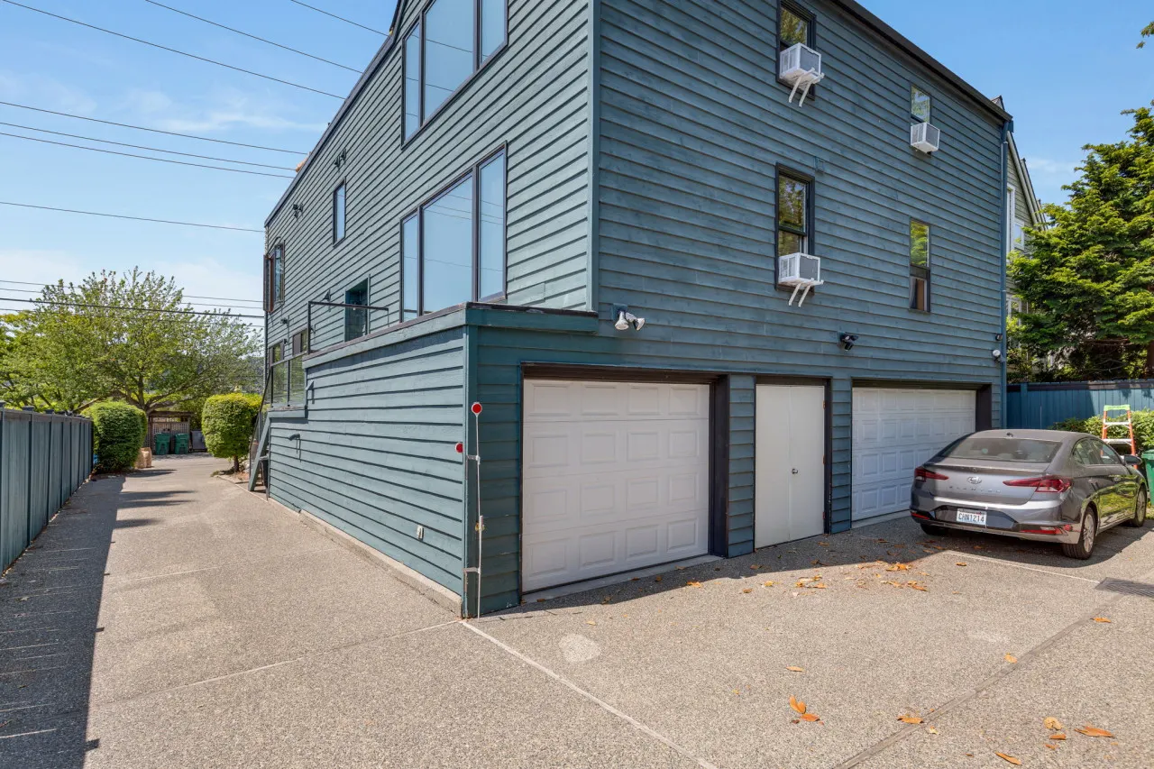 130 - Rooftop Deck 180° Lake Views! 15