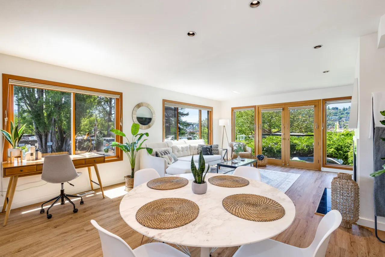 130 - Rooftop Deck 180° Lake Views! 20