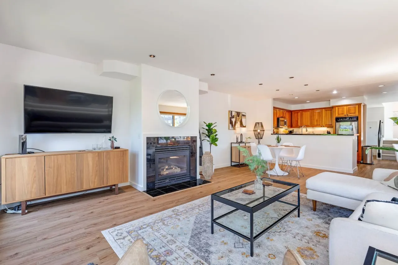 130 - Rooftop Deck 180° Lake Views! 5