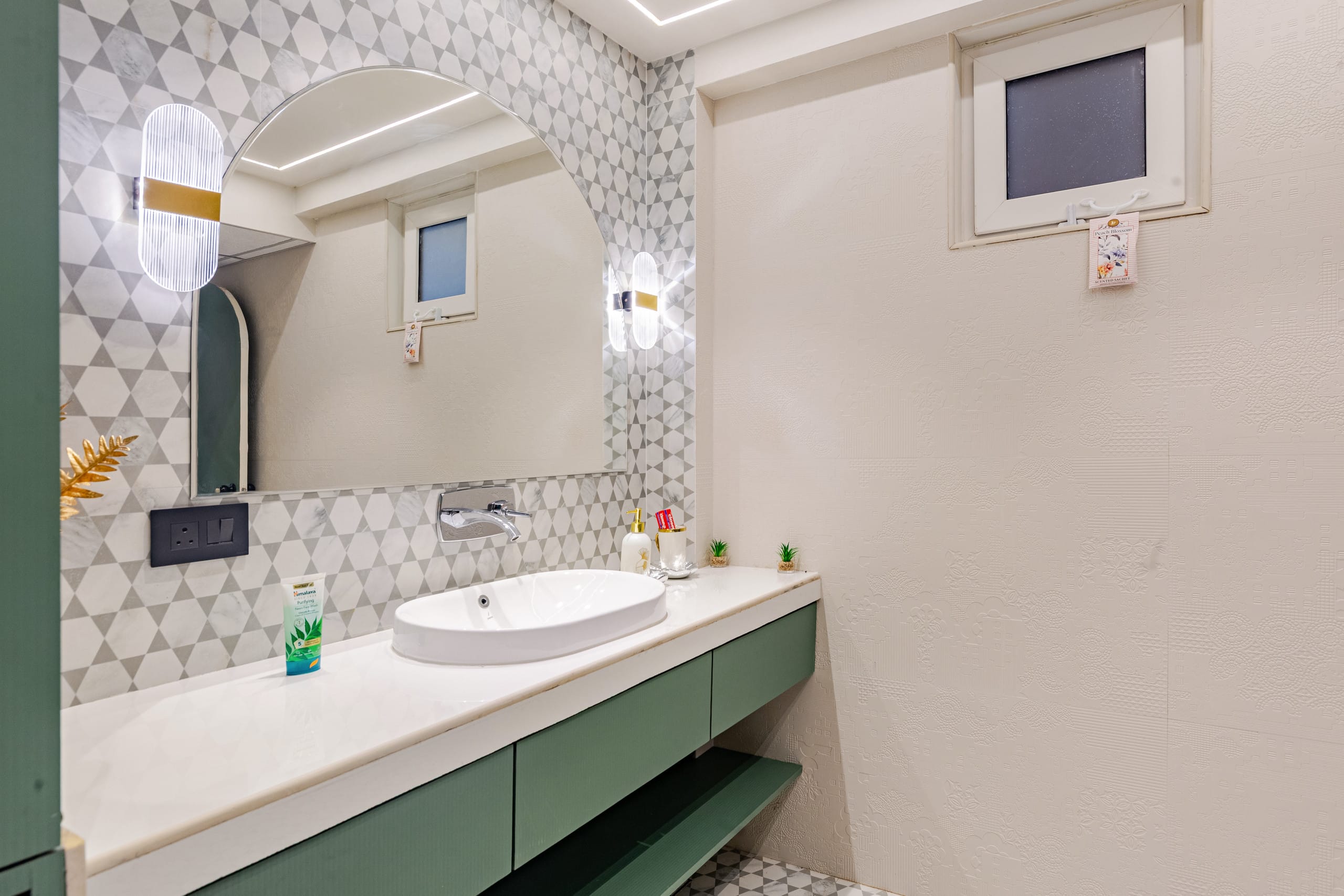 Sea Facing 1Bhk • Sea Breeze Balcony • Casino View — photo 4