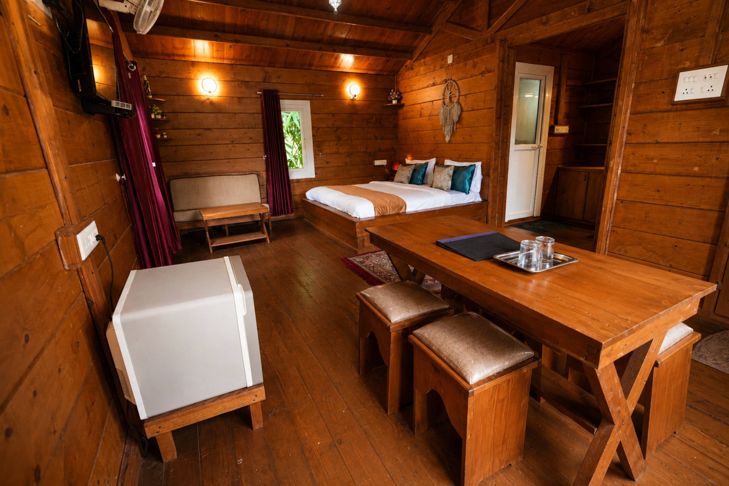 Wood House Honeymoon Cottage 16