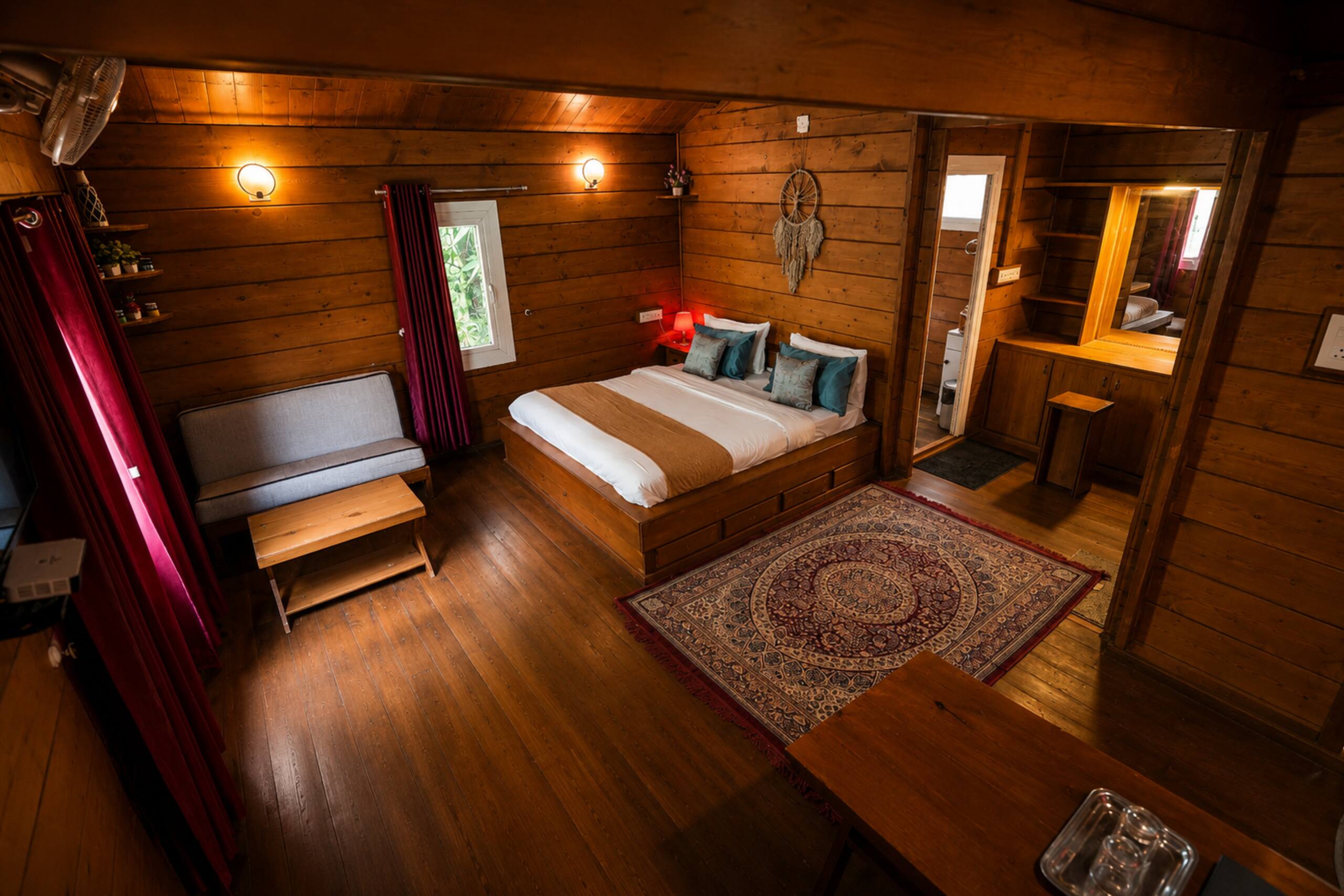 Wood House Honeymoon Cottage 10