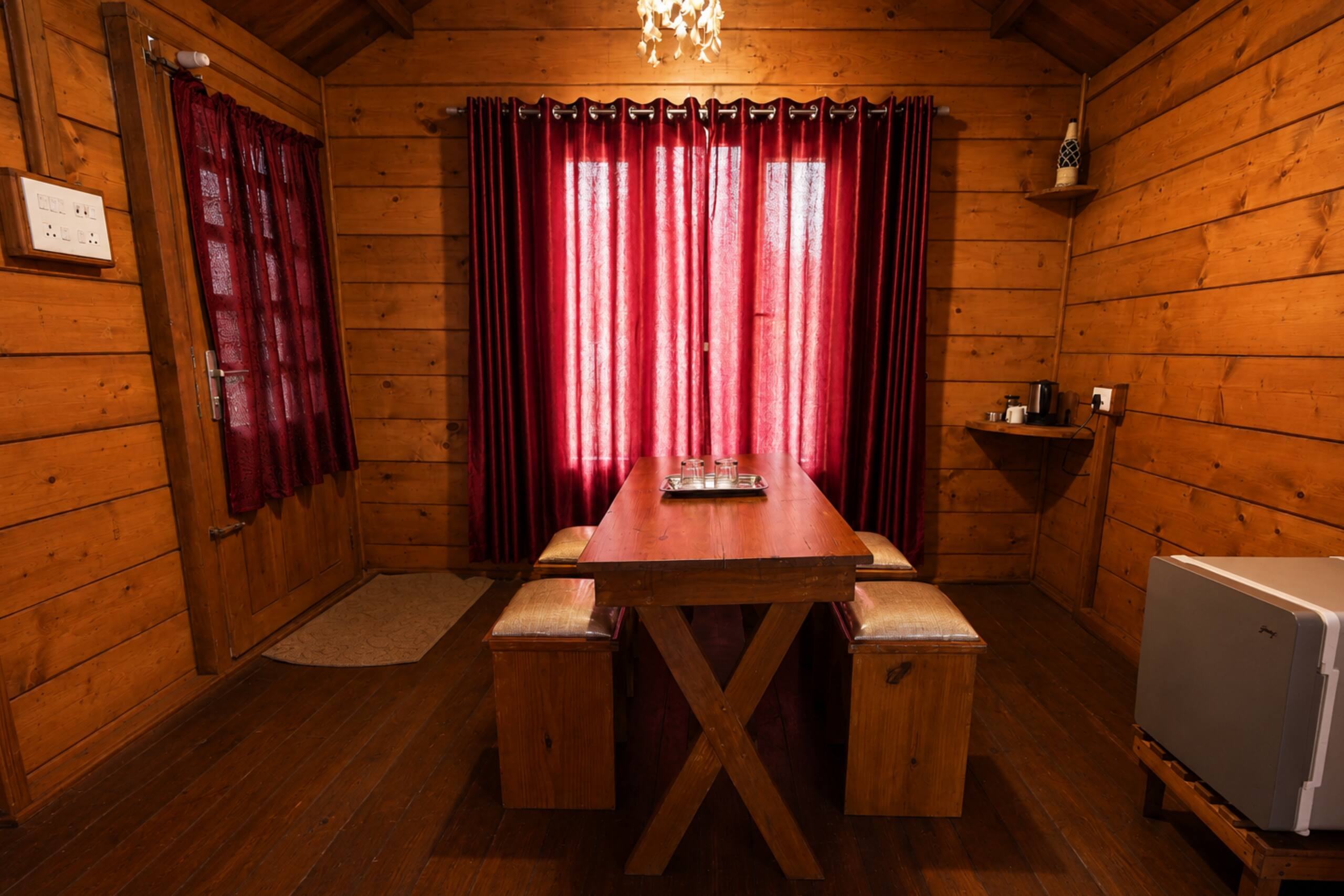 Wood House Honeymoon Cottage 13