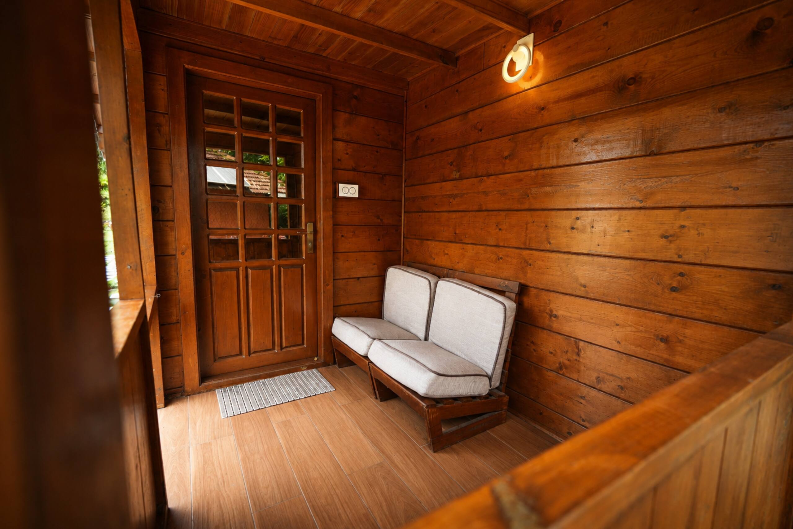 Wood House Honeymoon Cottage 8