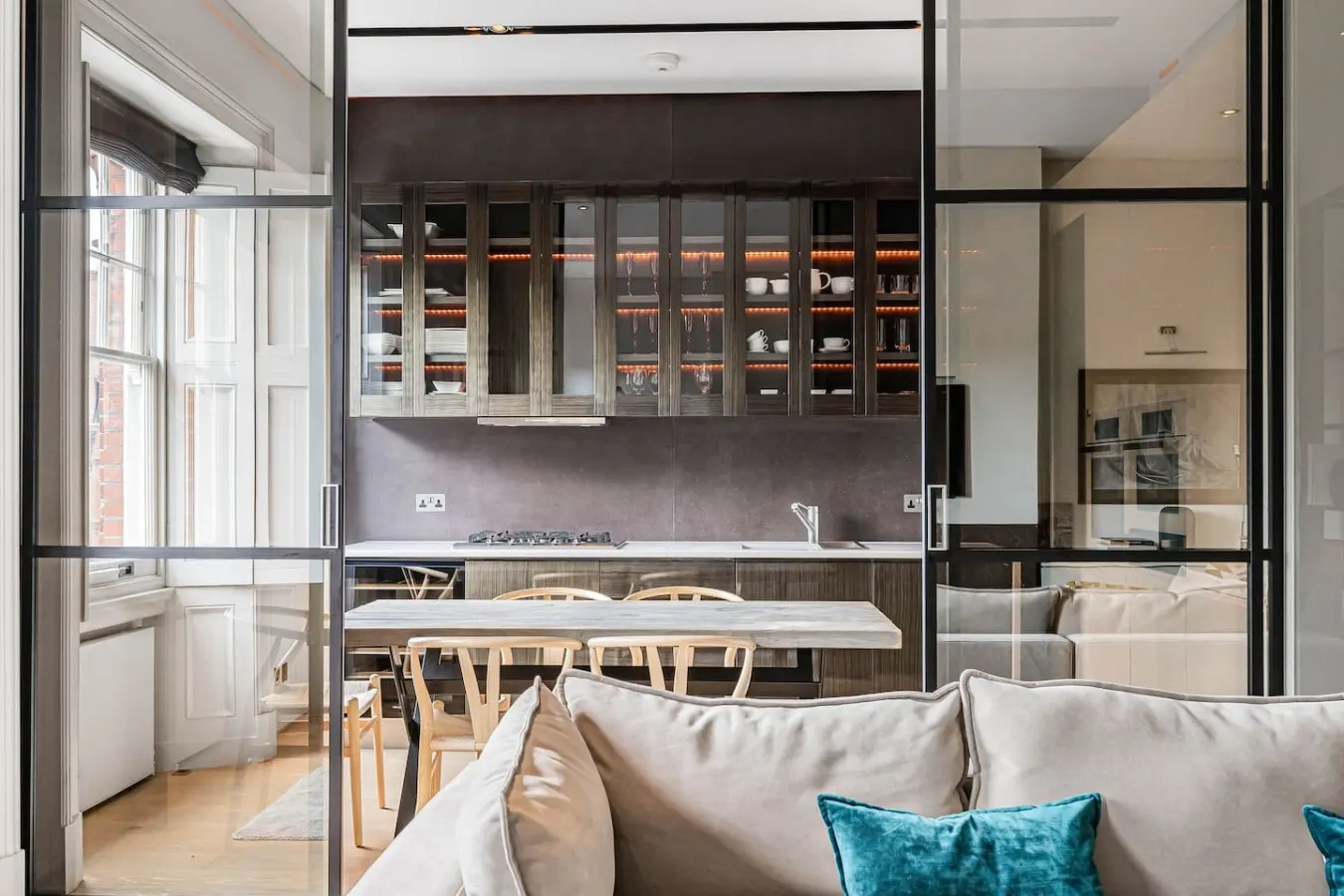 Cadogan Square 3-Bed Elevator Access 9