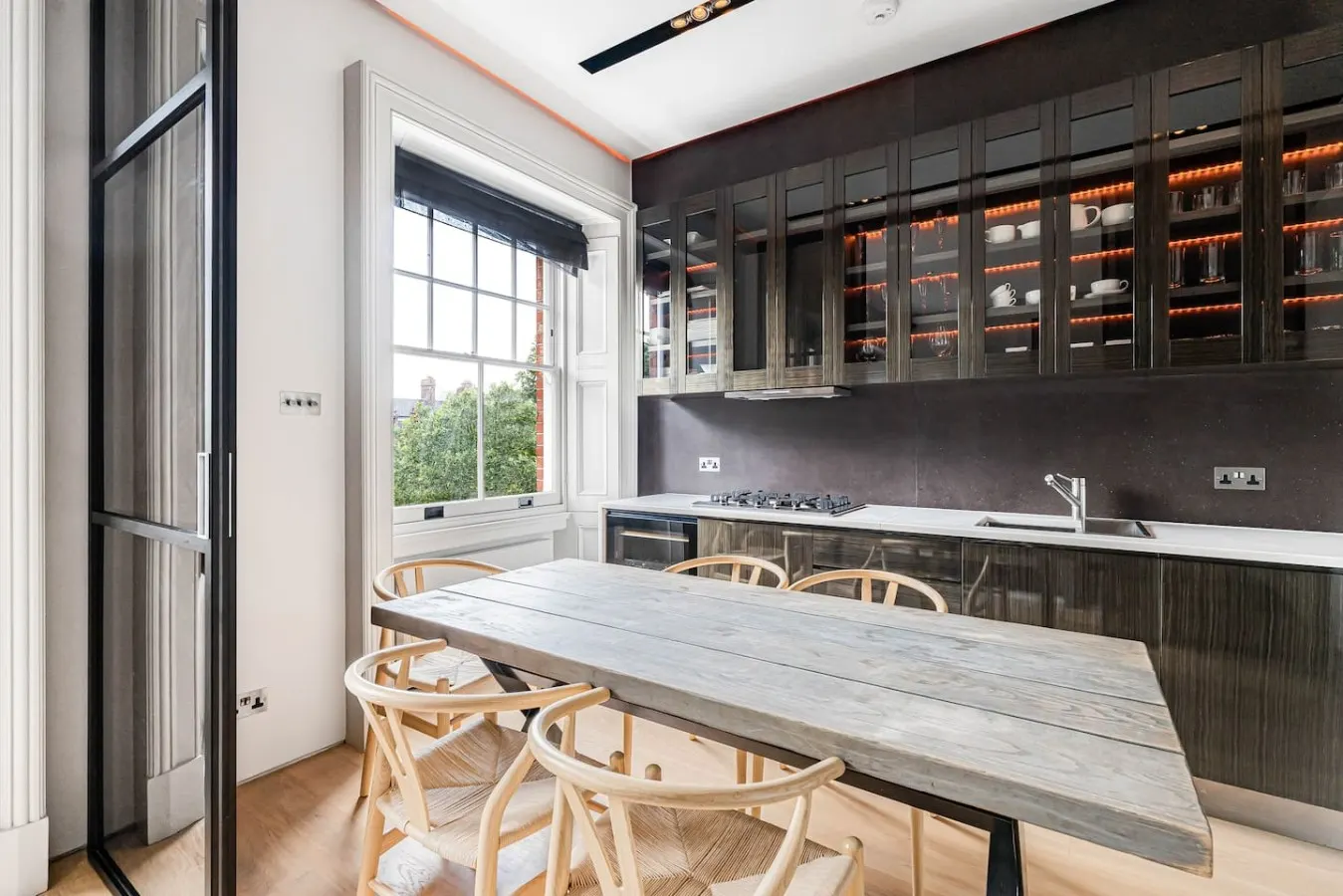 Cadogan Square 3-Bed Elevator Access 13
