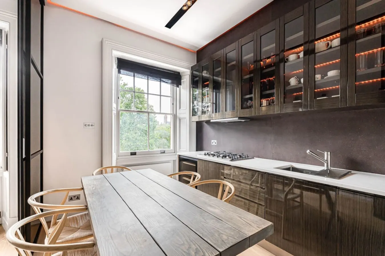 Cadogan Square 3-Bed Elevator Access 16