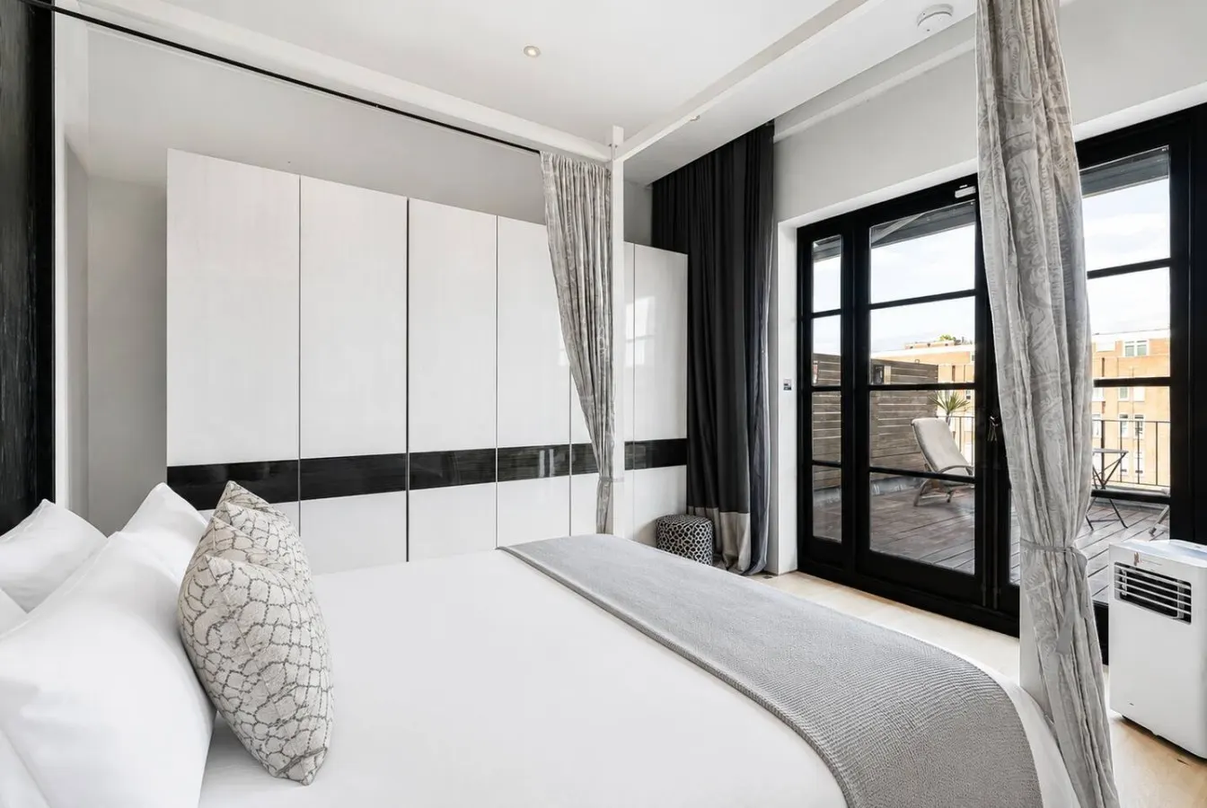 Cadogan Square 3-Bed | Elevator Access — photo 4