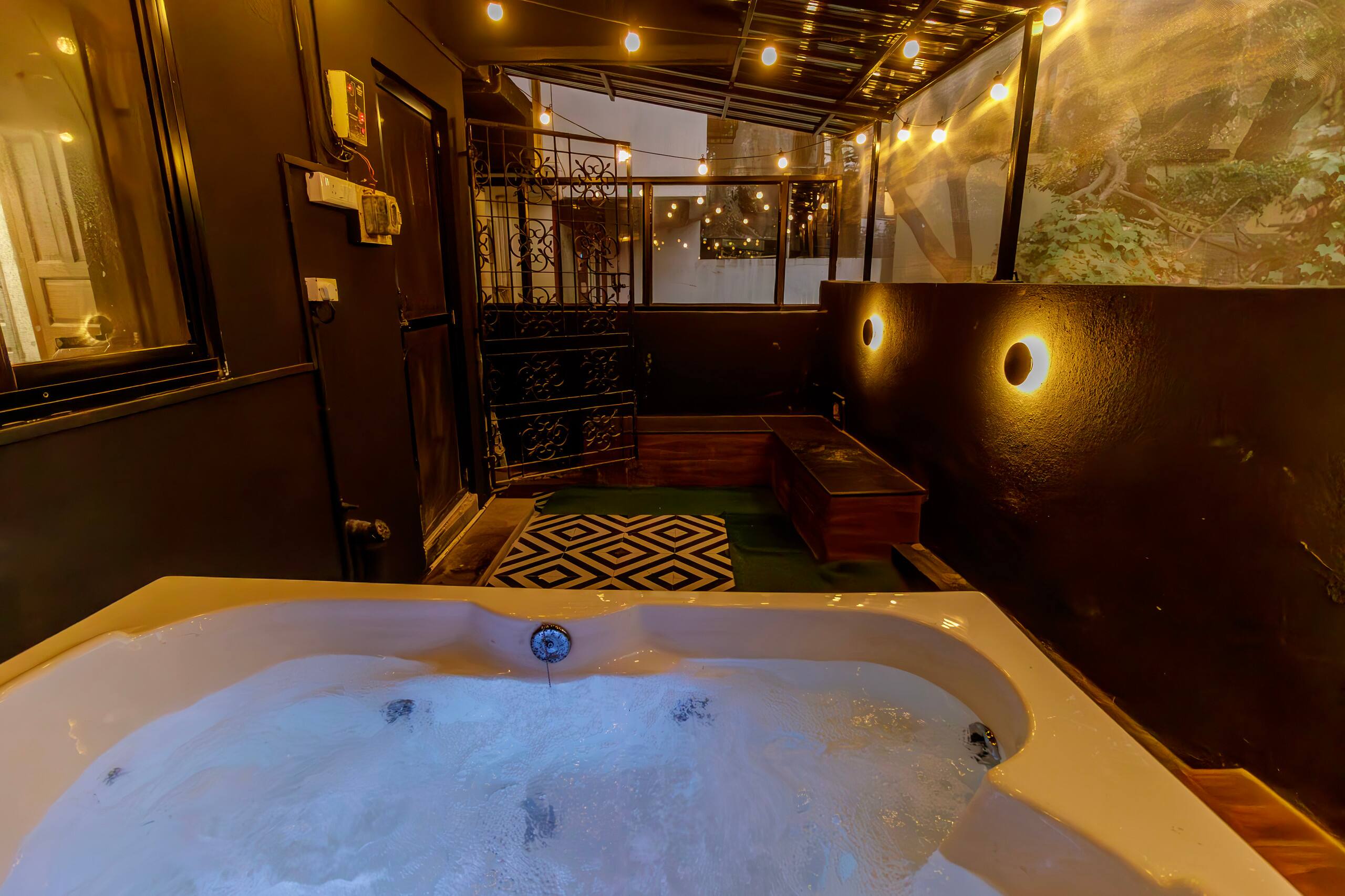 Tesoro villa w/private jacuzzi by Comfort Quarters 1
