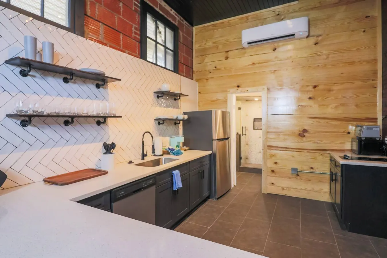 Restored Historic Loft - 3 mins to the beach! 2