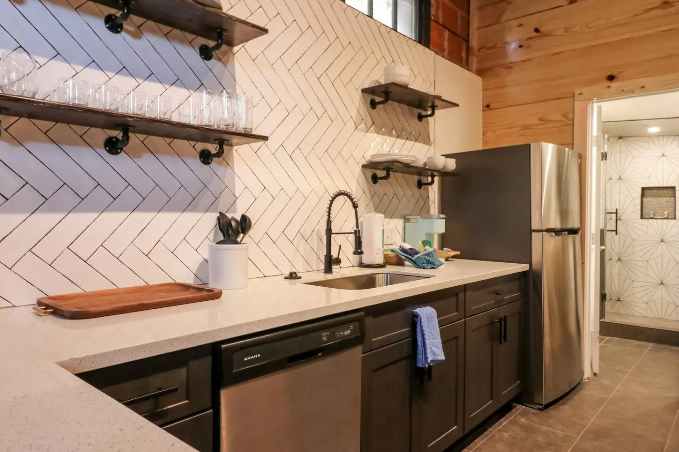 Restored Historic Loft - 3 mins to the beach! 9