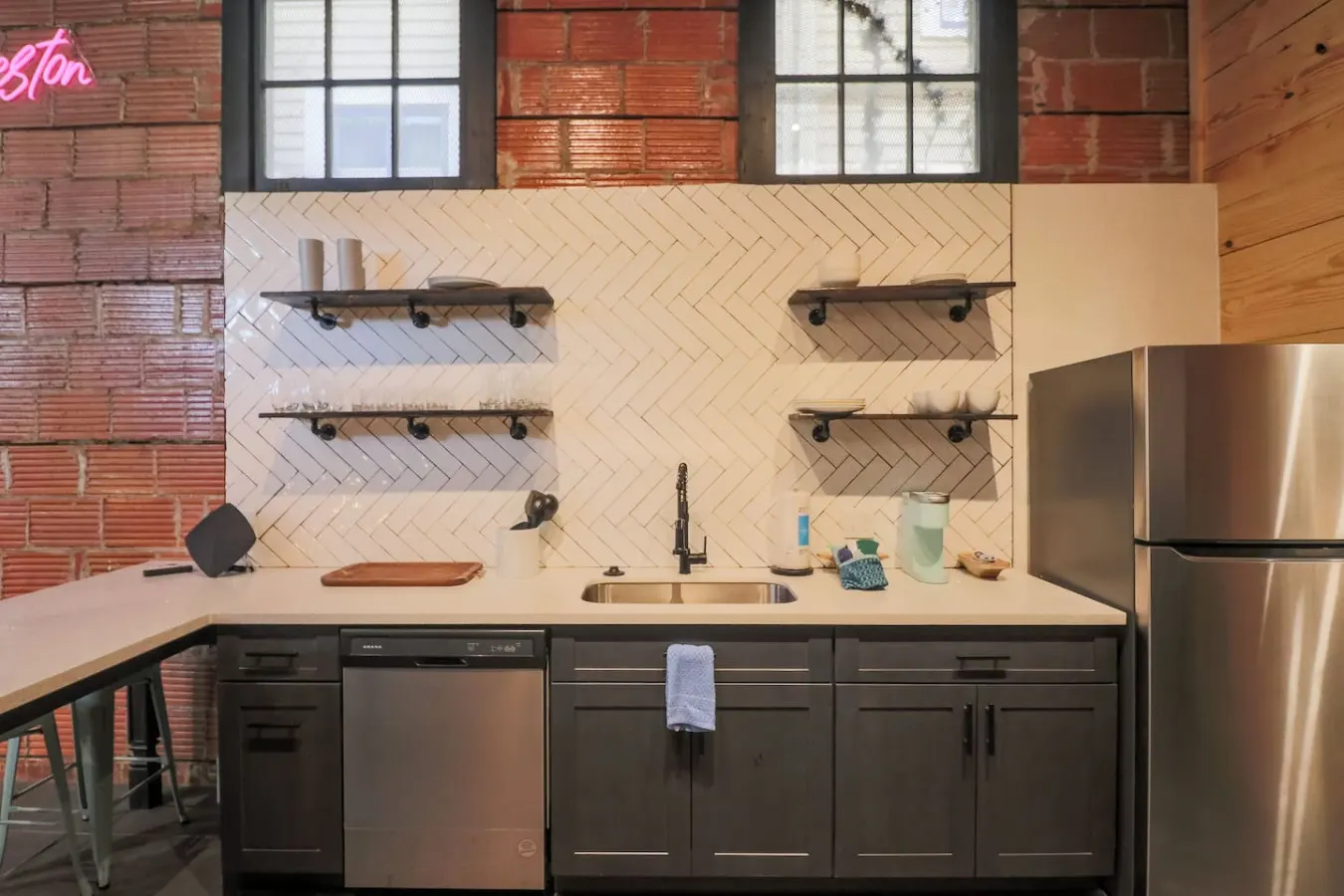 Restored Historic Loft - 3 mins to the beach! 10