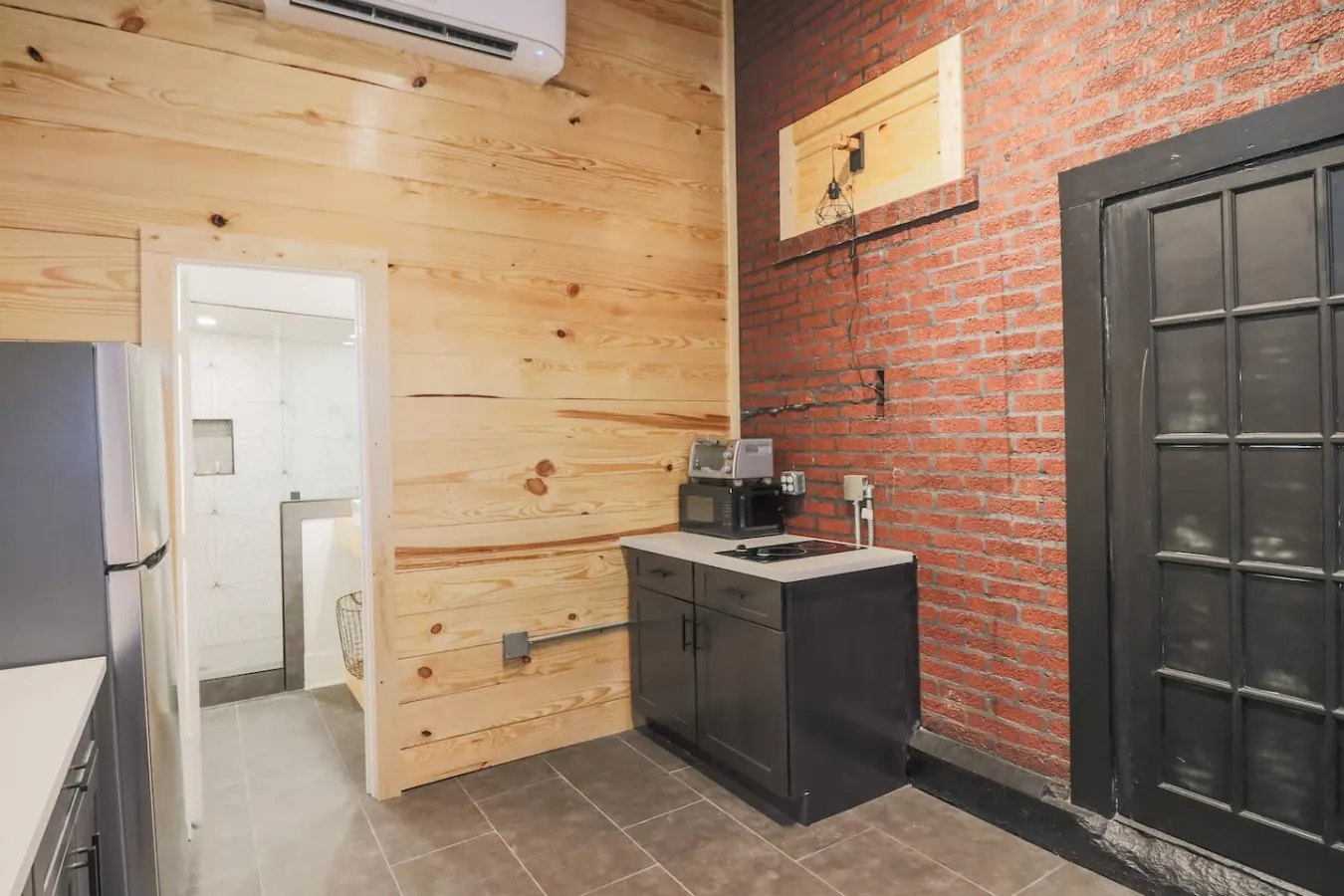 Restored Historic Loft - 3 mins to the beach! 12