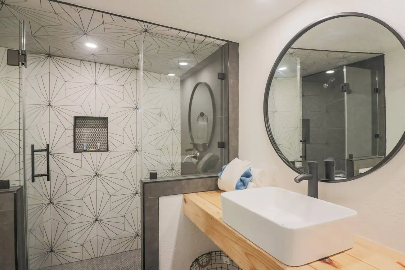 Restored Historic Loft - 3 mins to the beach! 14